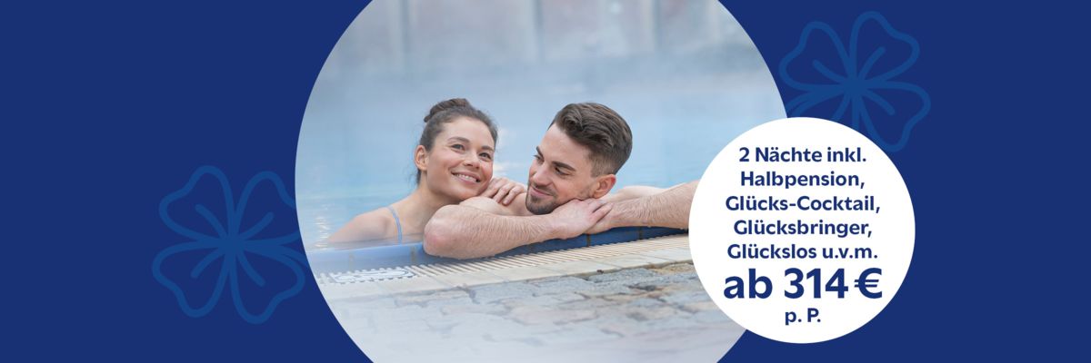 Verliebtes Pärchen an der Hotelbar